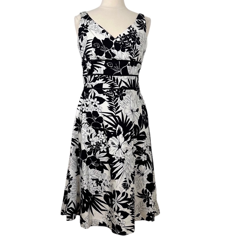 White House Black Market B&W Tropical Floral VNeck A-Line Dress Sz 12